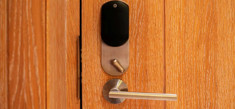 Automatic Locking Door Knob Kitchener